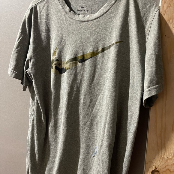 Grey Nike t-shirt with camo logo - Picture 2 of 2